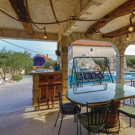 In With House Sea View بيت للعطل تروغير