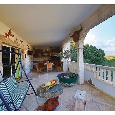 In With House Sea View بيت للعطل تروغير