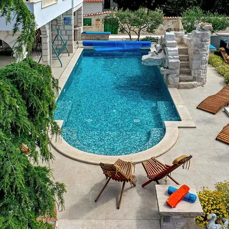 In With House Sea View بيت للعطل *