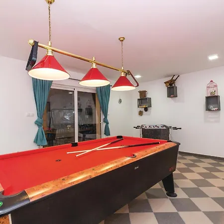 In With House Sea View بيت للعطل