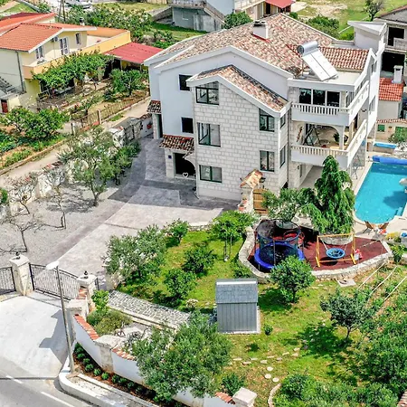 In With House Sea View *