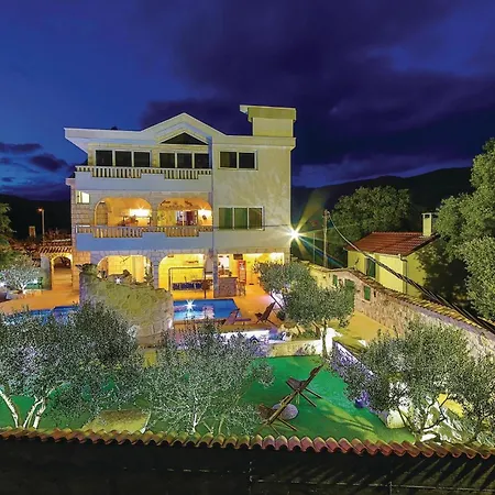 بيت للعطل In With House Sea View