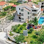 In With House Sea View *