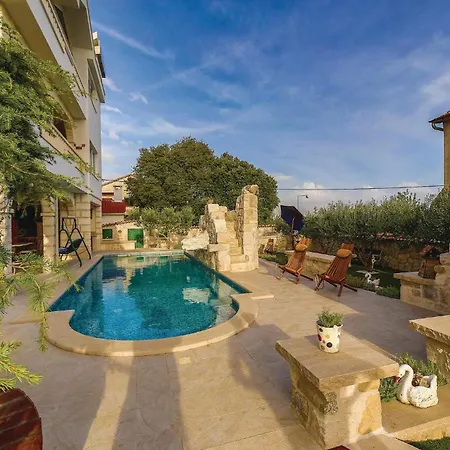 Dom wakacyjny In With House Sea View