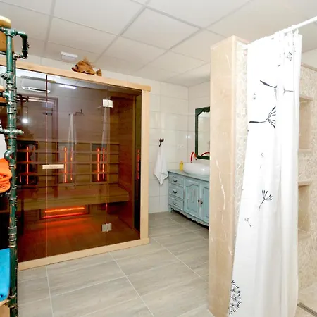 In With House Sea View Будинок відпочинку *